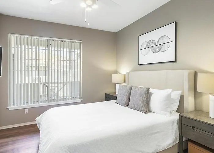 Apartment Landing - Modern With Amazing Amenities *