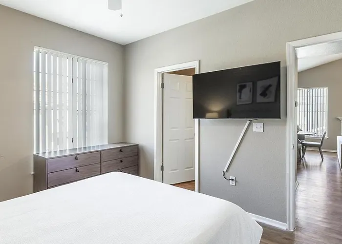 Landing - Modern With Amazing Amenities * Chandler